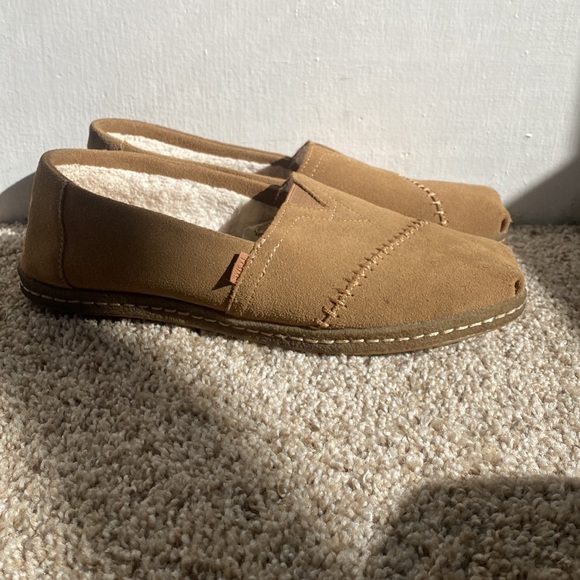 Tom’s Fur Lined Moccasins (Women’s) - Picture 3 of 6